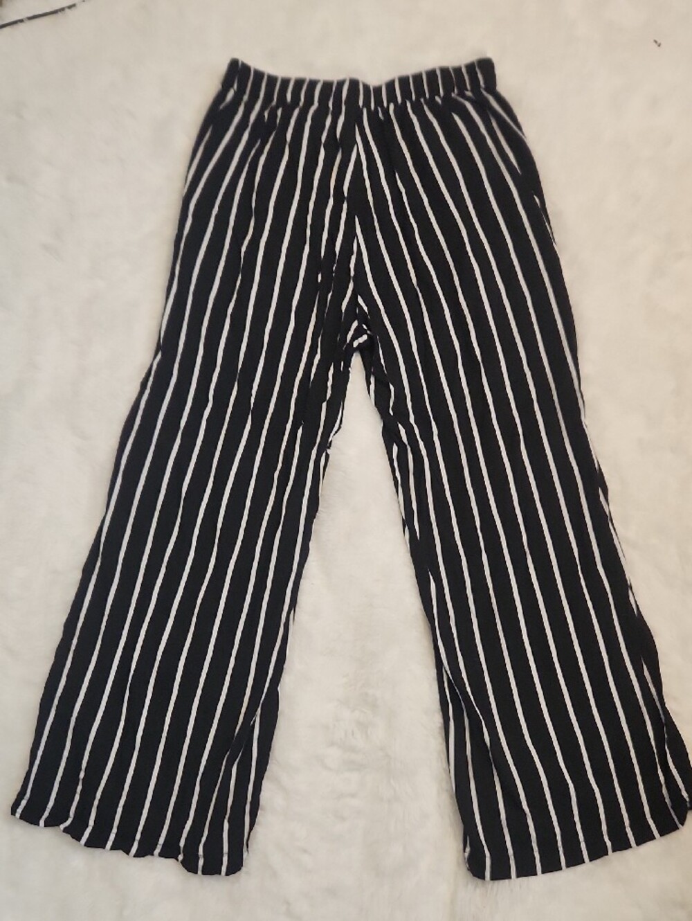 Old Navy Light Weight Black and White Striped Wide-Leg Pants - Picture 3 of 3